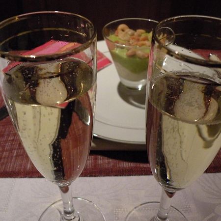 Les Roulottes De Maufront Hotel Ouagne ภายนอก รูปภาพ