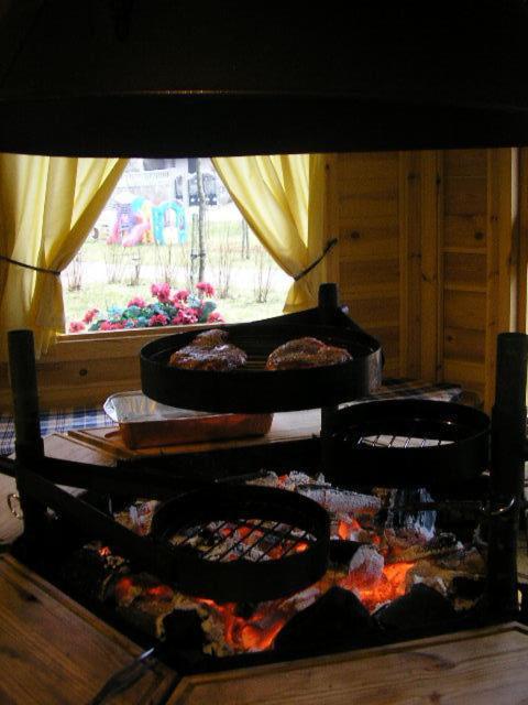Les Roulottes De Maufront Hotel Ouagne ภายนอก รูปภาพ
