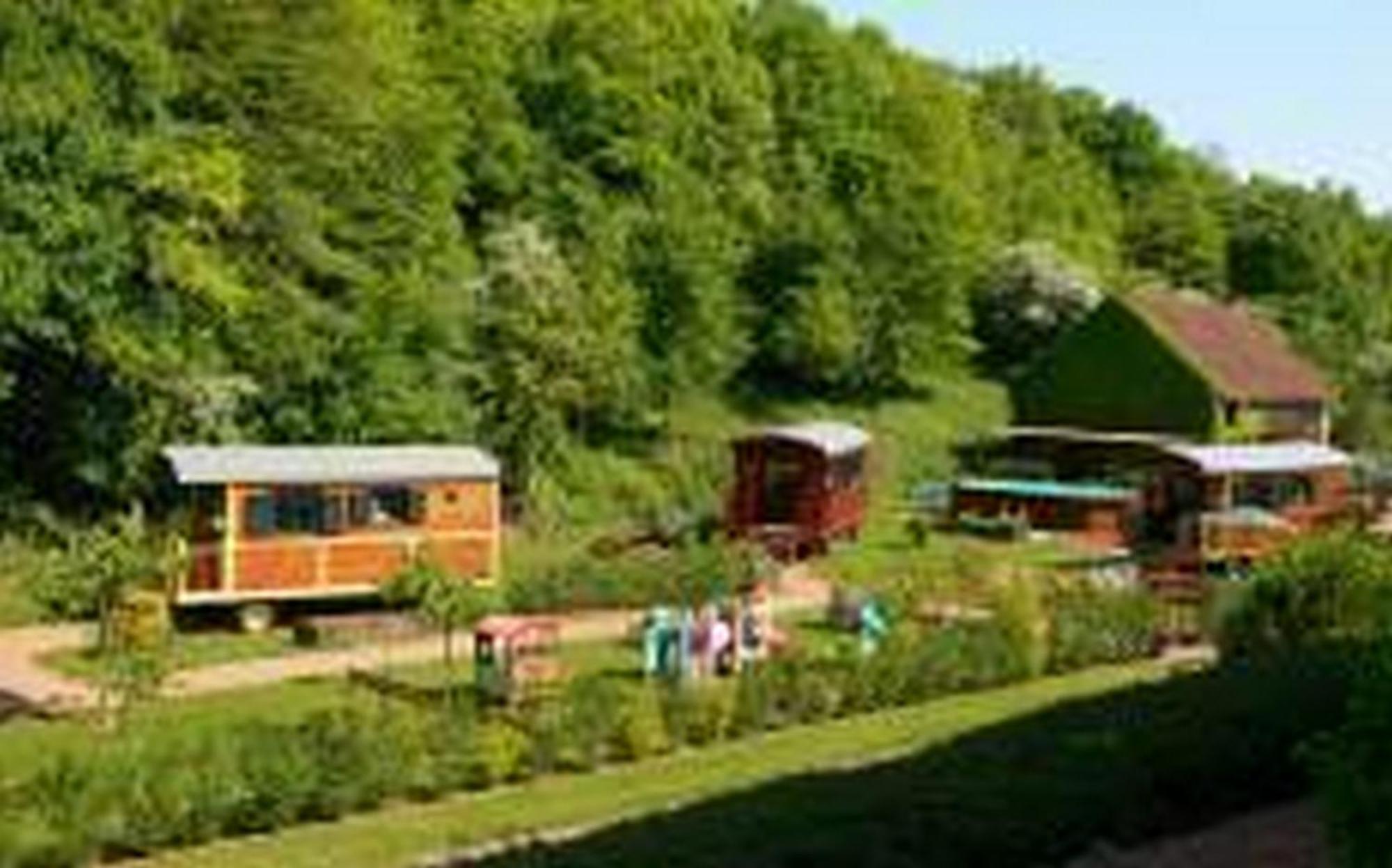 Les Roulottes De Maufront Hotel Ouagne ภายนอก รูปภาพ