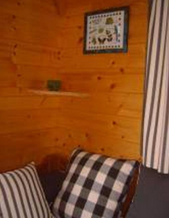 Les Roulottes De Maufront Hotel Ouagne ภายนอก รูปภาพ